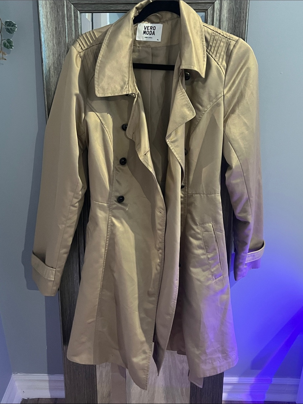 Vero Moda Classic Double-Breasted Tan Trench Coat